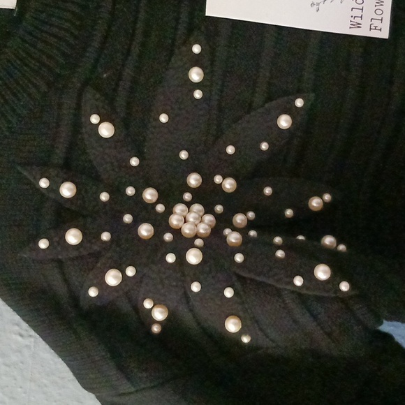 NWT - Wild Flower Black Flower Sweater - Size S/M - Picture 4 of 7